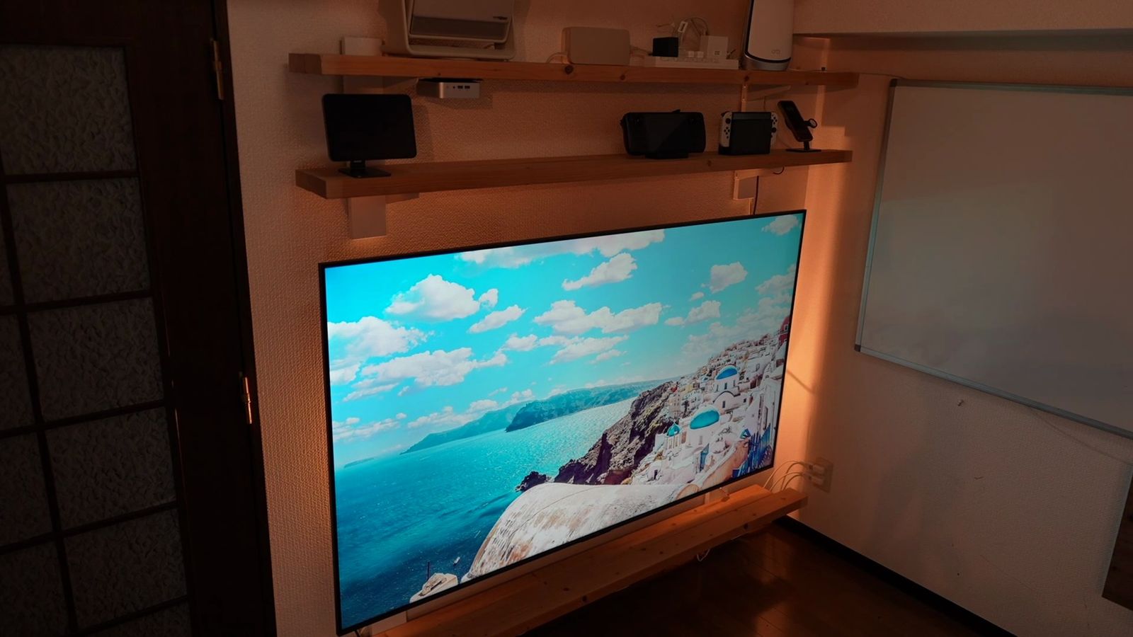 斜め方向から見たC6Kの画面