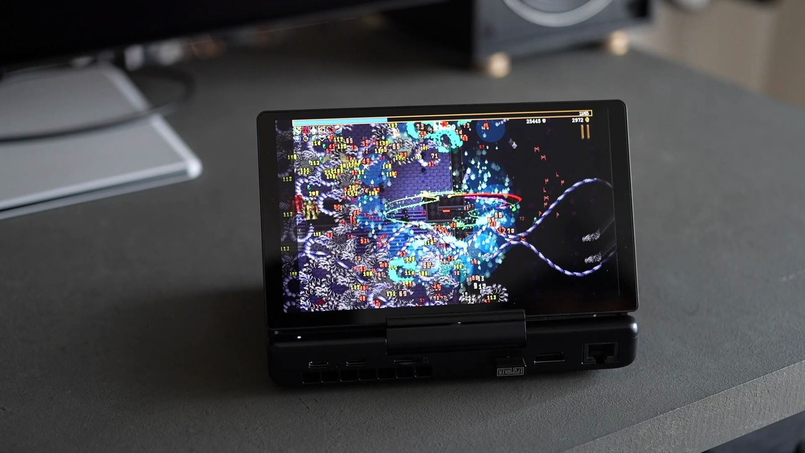 GPD MicroPC 2の側面に並ぶUSB-C2基・microSD・USB-A・HDMI・有線LAN端子