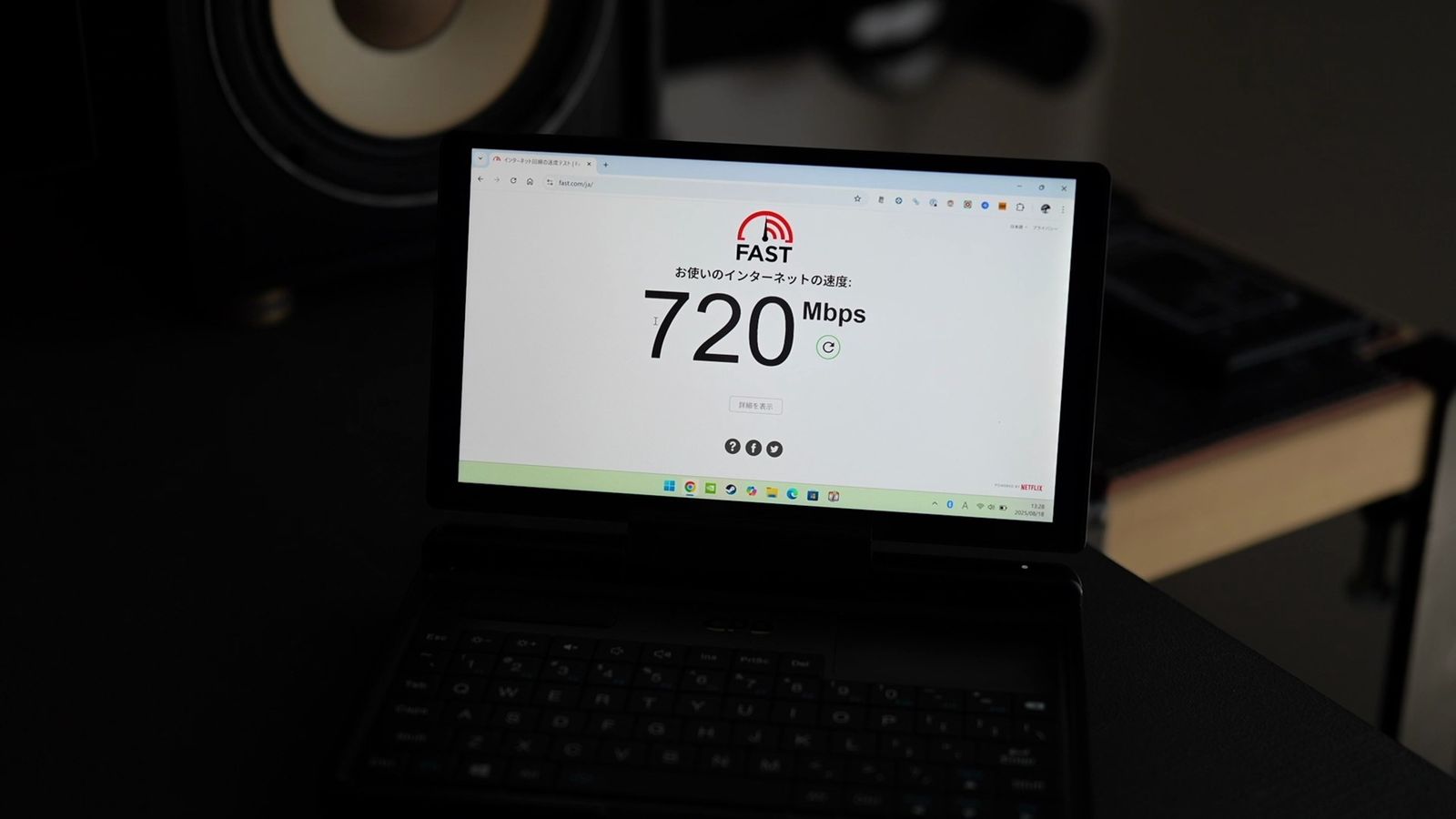 GPD MicroPC 2の画面に表示された回線速度テストの結果720Mbps