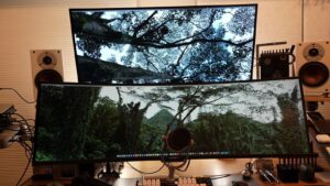 49インチ32:9スーパーウルトラワイドを設置したデスク全景