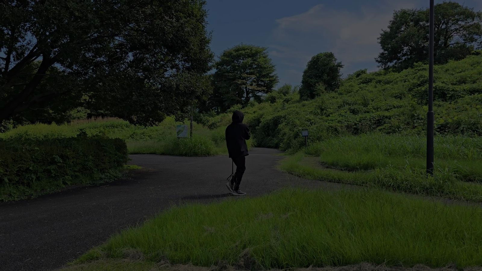 真夏の炎天下、公園を走り回って撮影した裏側