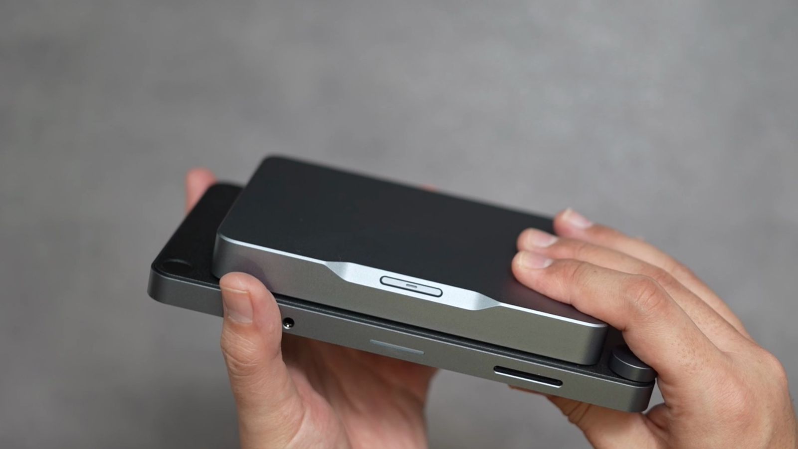 Mind Dockのポート。給電用USB-CやUSB、ヘッドホン端子が並ぶ
