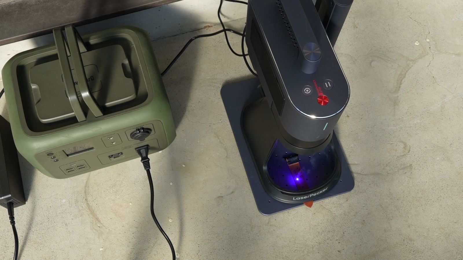 ポータブル電源につないで屋外でも使えるLP5