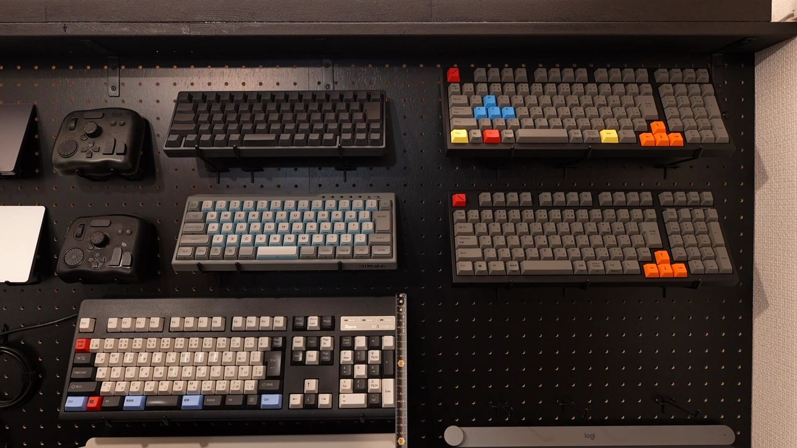 10cmのバーフックで陳列したキーボード