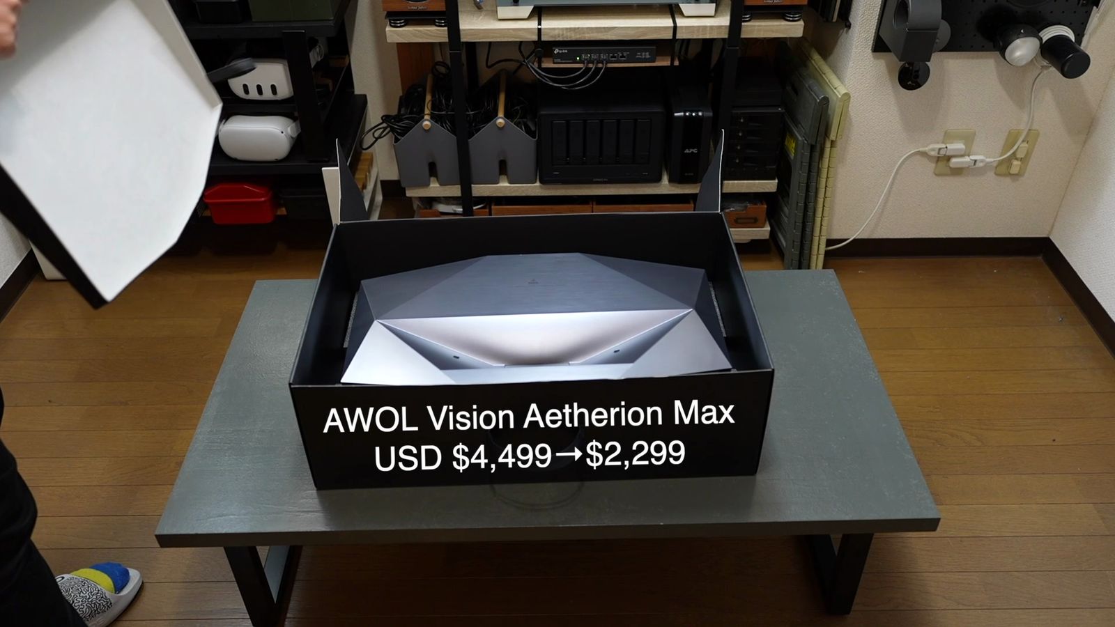 開封した箱に入ったAetherion Maxと「AWOL Vision Aetherion Max USD $4,499→$2,299」の文字