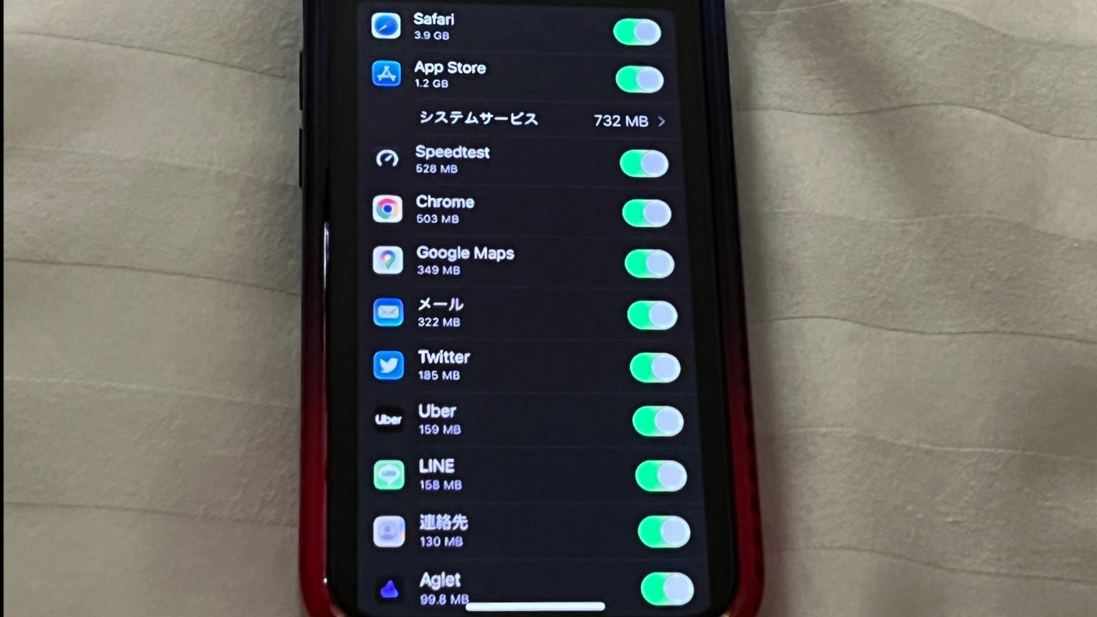 iPhoneのモバイル通信の画面。アプリごとのデータ使用量の一覧