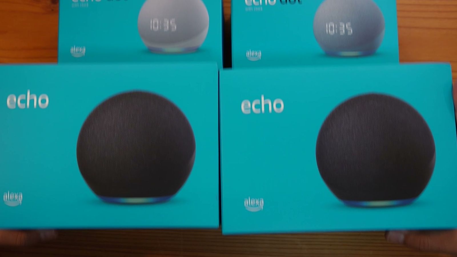 Echoの箱2つと、Echo Dot with clockの箱2つ