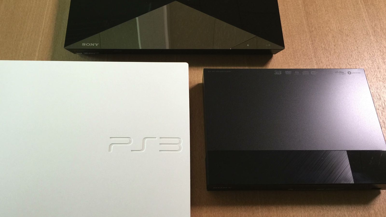 白いPS3と、黒いソニーの機器