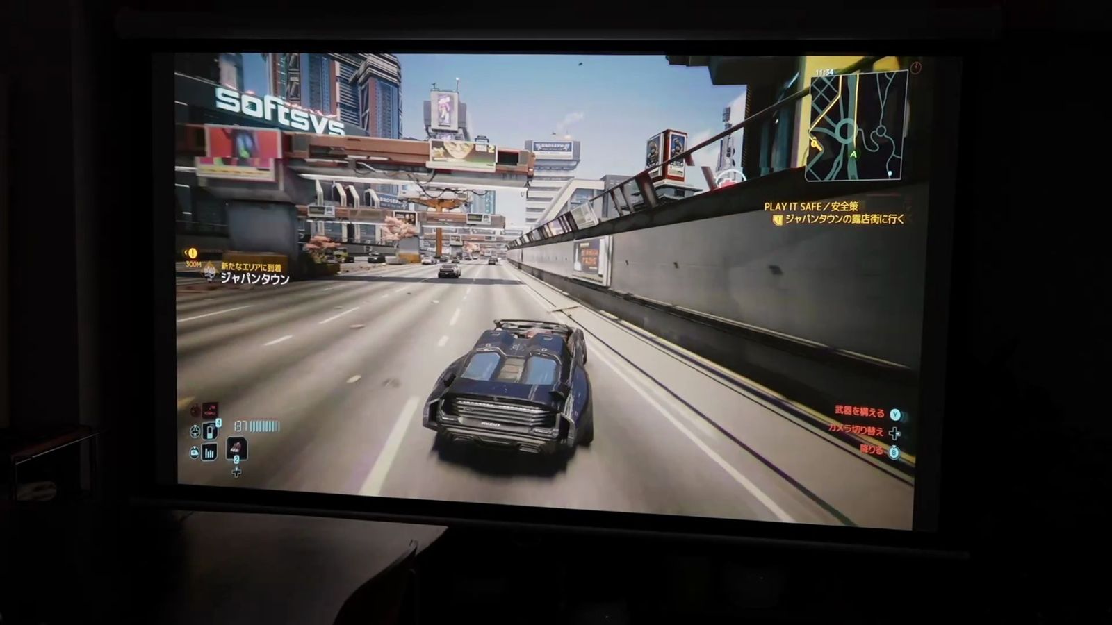 100インチスクリーンに投影したゲーム映像