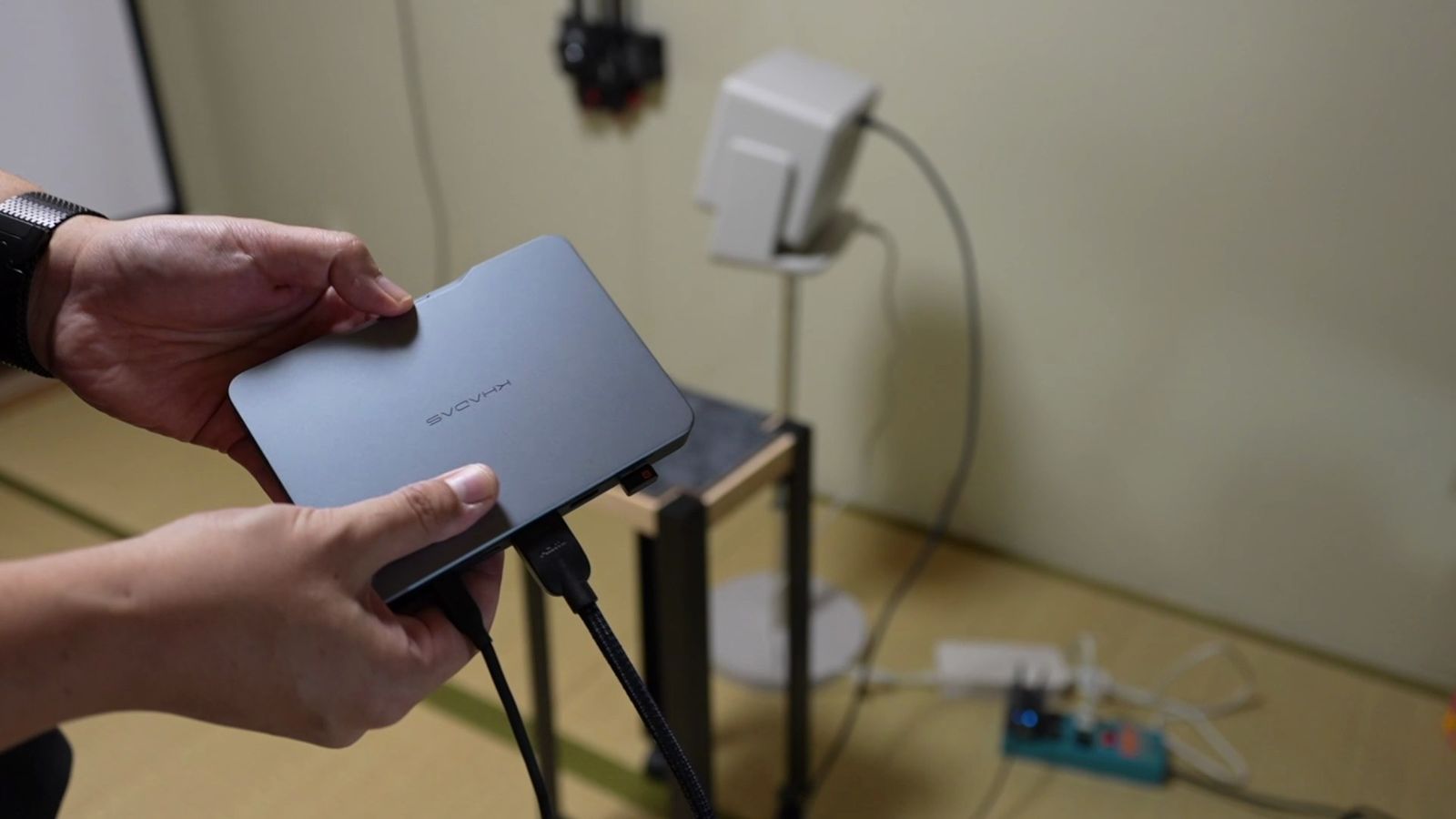 ミニPCをつなぐ様子