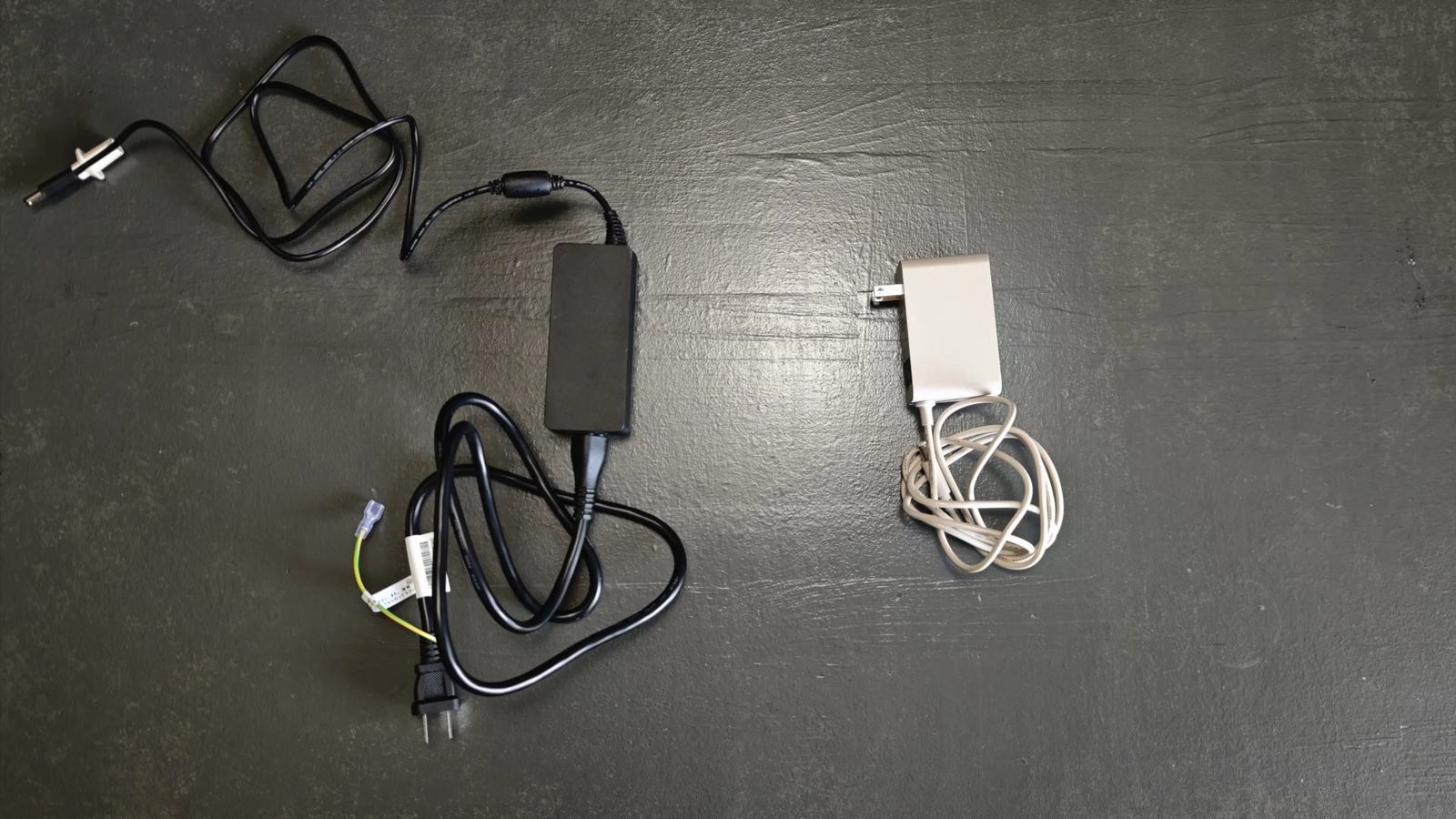 Elfin Flip ProとElfin Flip Plusの電源アダプター