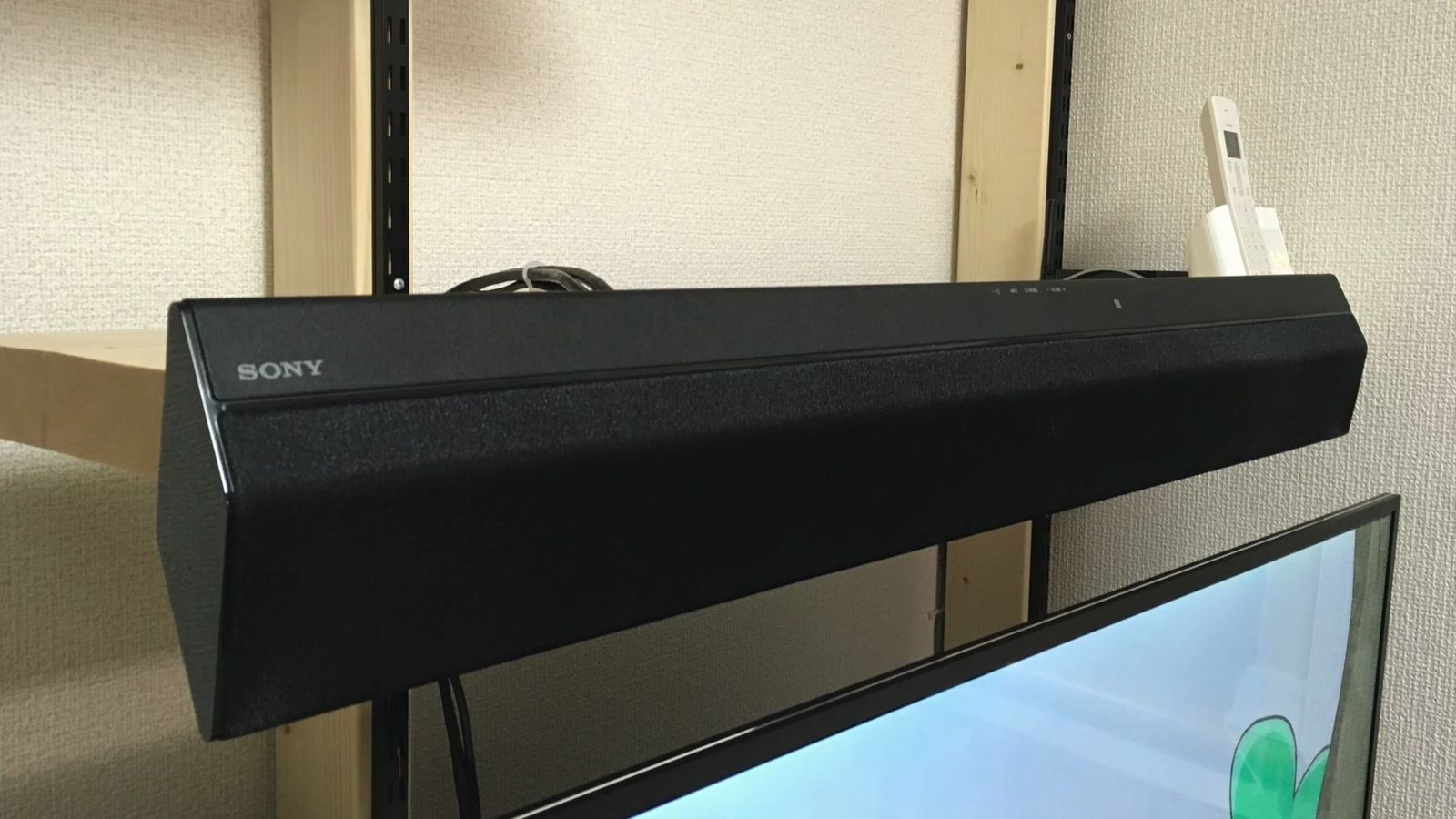 黒いプラスチックのサウンドバー
