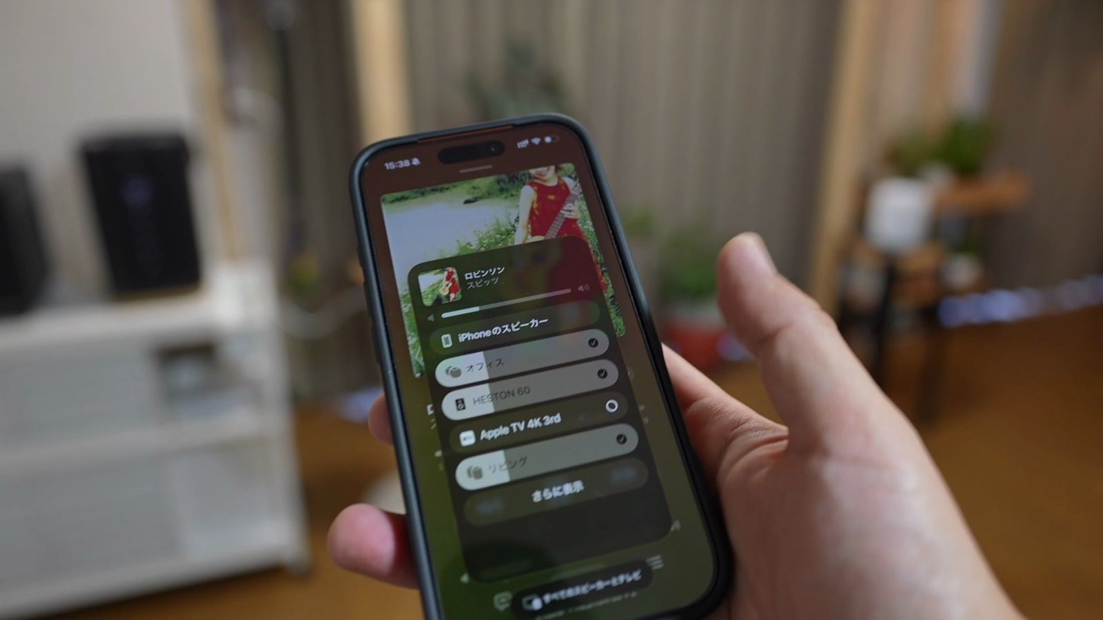 iPhoneのAirPlayの画面。出力先にHESTON 60などが並んでいる