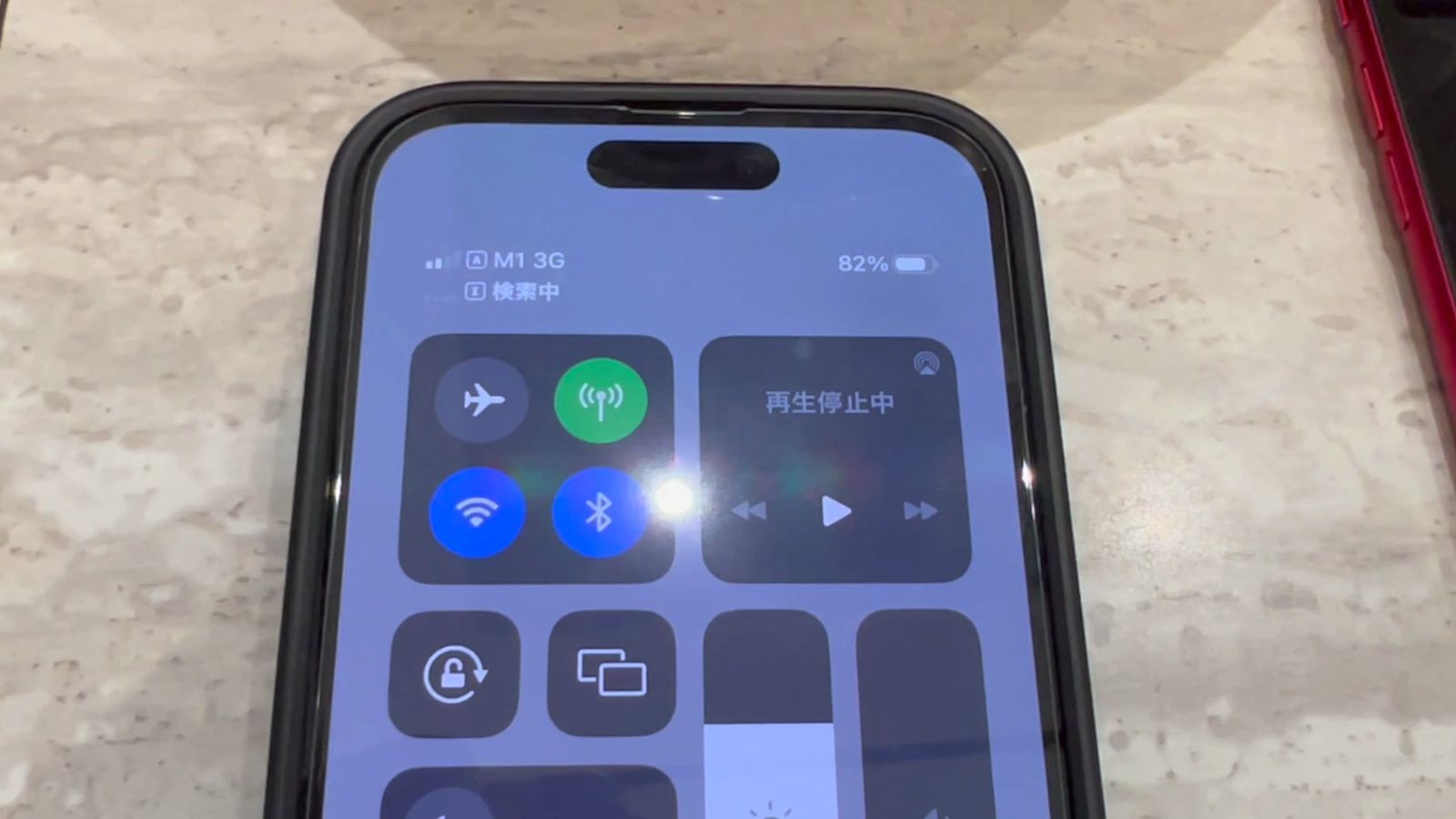 iPhoneのコントロールセンター。アンテナ表示がM1 3G