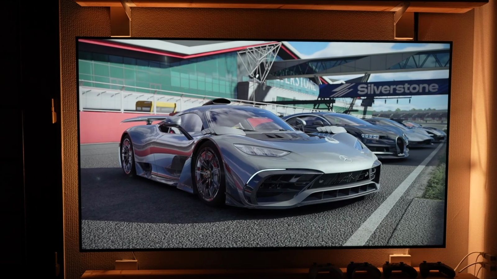 C6Kに表示したレースゲームの銀色の車