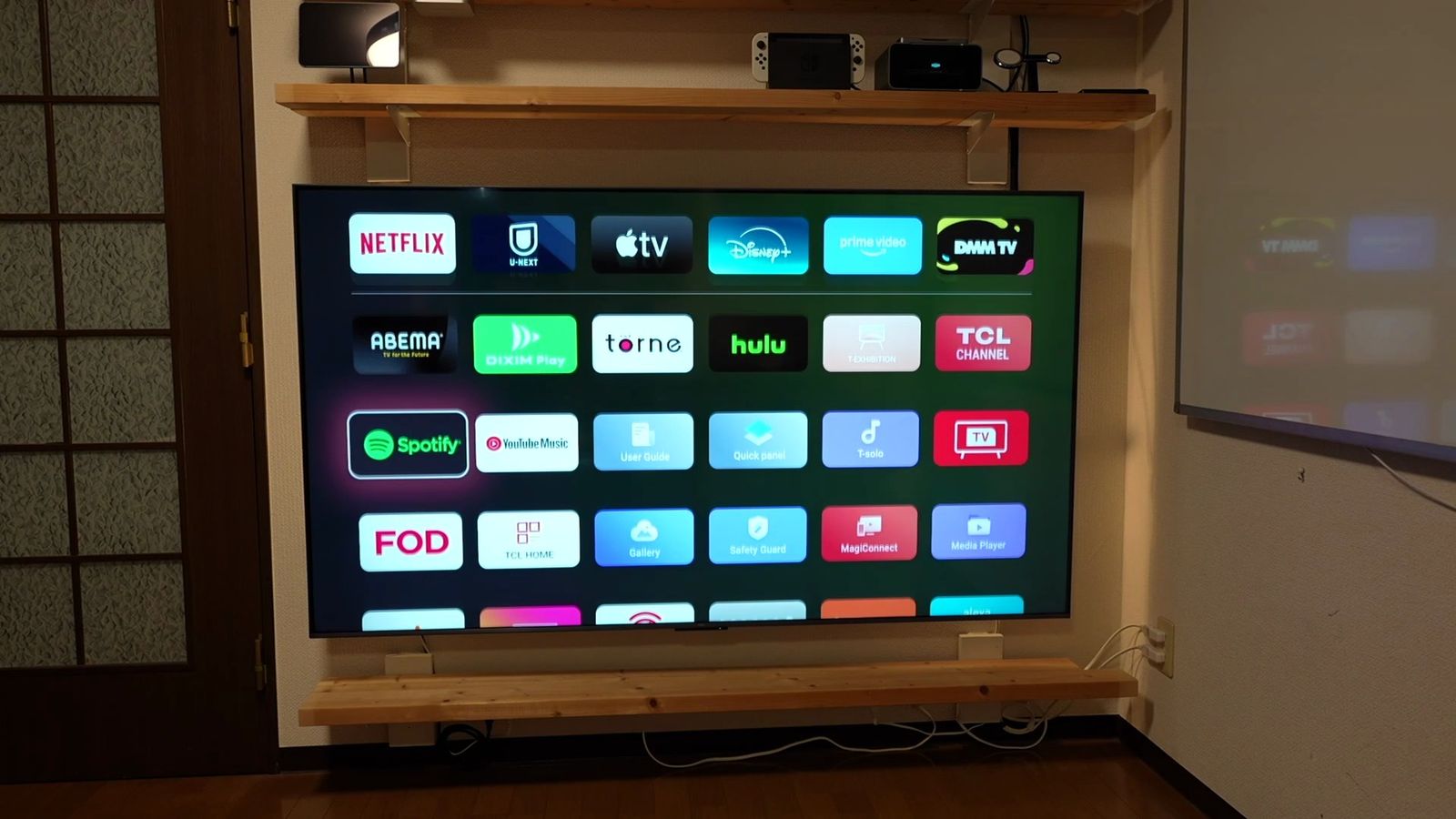 NetflixやABEMA、TVer、FODなどが並ぶC6Kのアプリ一覧