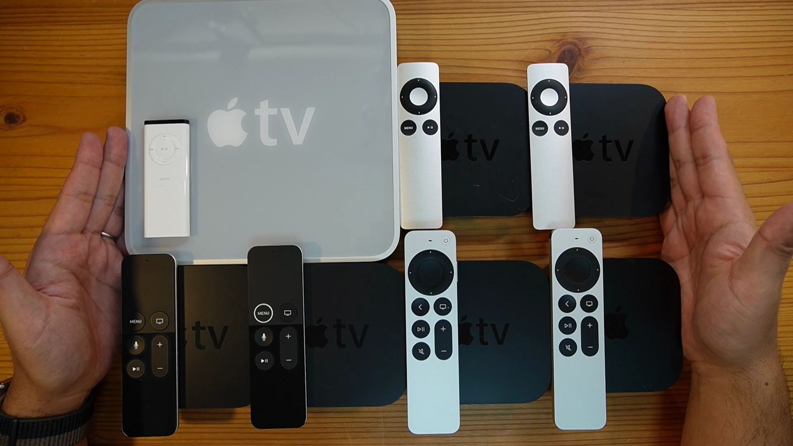 並べた歴代のApple TVとリモコン