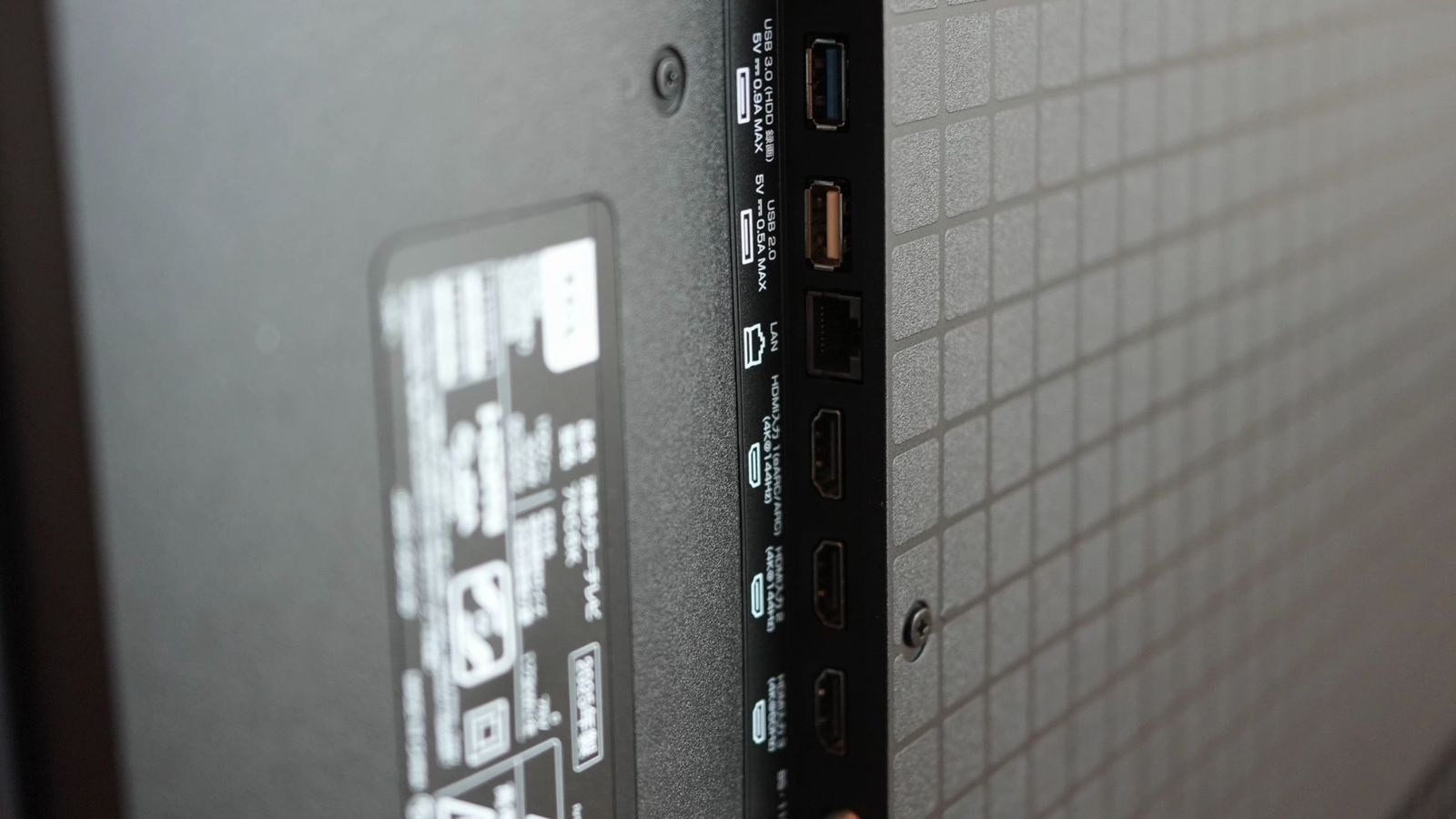 C6Kの側面に並ぶUSB・LAN・HDMIの端子