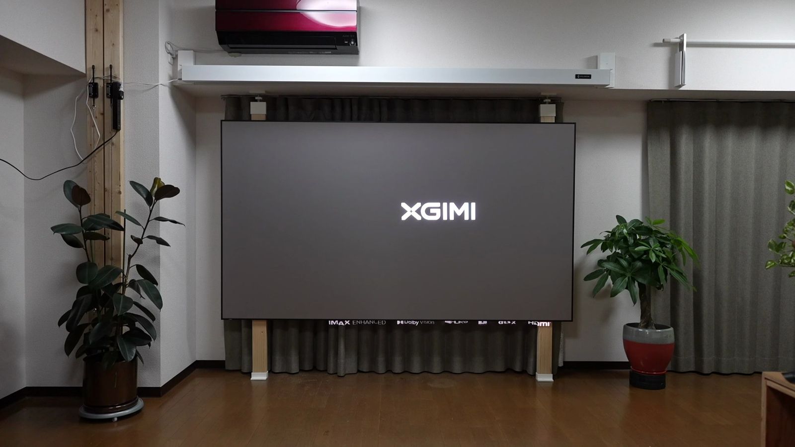 XGIMIの100インチ フレネルALRスクリーン（固定フレーム・壁掛け）