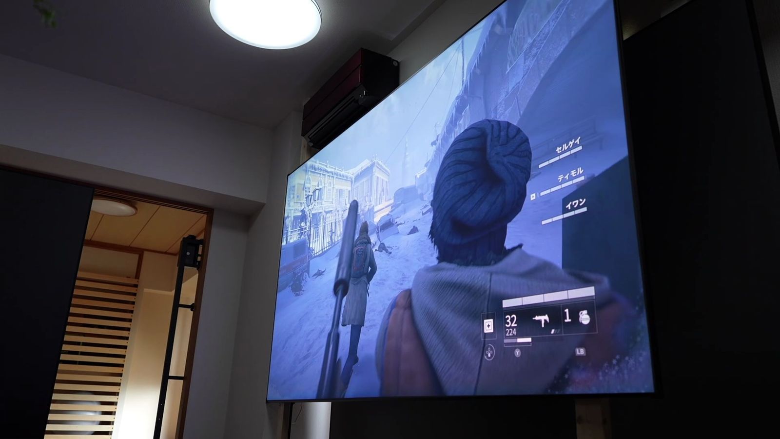 低い位置から見上げたレンチキュラーALRの映像