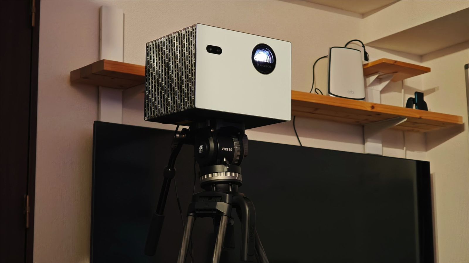 カメラ用のビデオ三脚に載せたStreamMaster Plus2